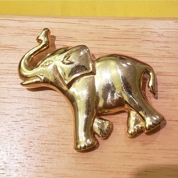 Vintage Elephant Gold Tone Brooch Antique Pin - Picture 6 of 7